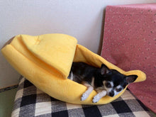 Load image into Gallery viewer, BANANA Bed for Cats and Dogs